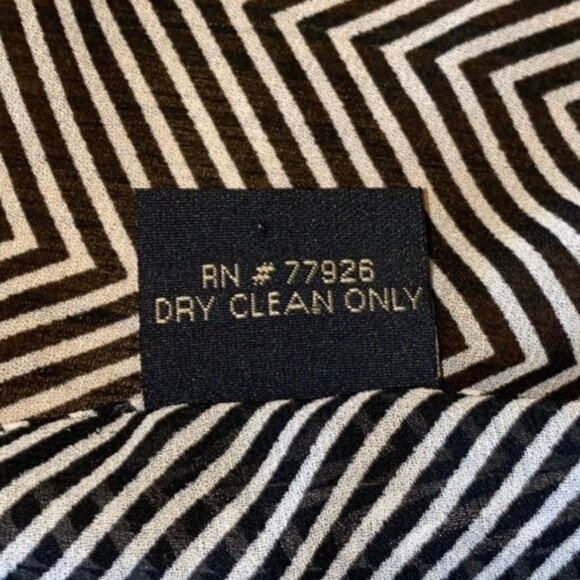 Revue Womens 2X Black & White Zigzag Long Button-Up Dress 100% Polyester - Picture 5 of 5